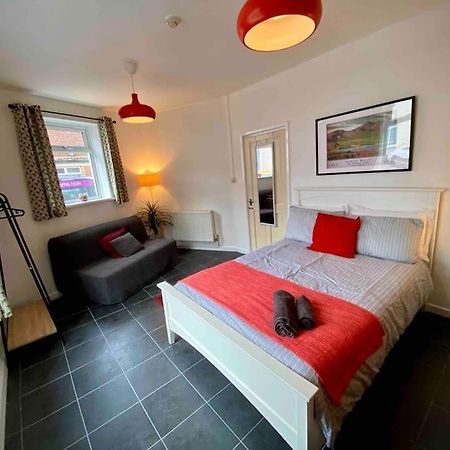 Brickworks - 2 Bedrooms, 15 Mins Walk To The Centre, With Garden 卡迪夫 外观 照片