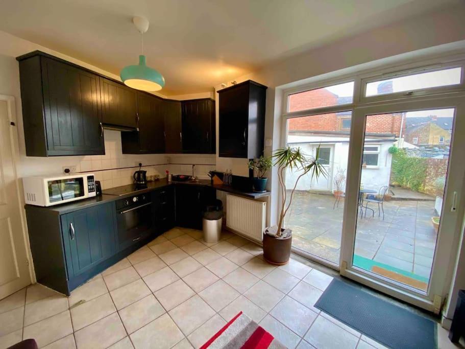 Brickworks - 2 Bedrooms, 15 Mins Walk To The Centre, With Garden 卡迪夫 外观 照片